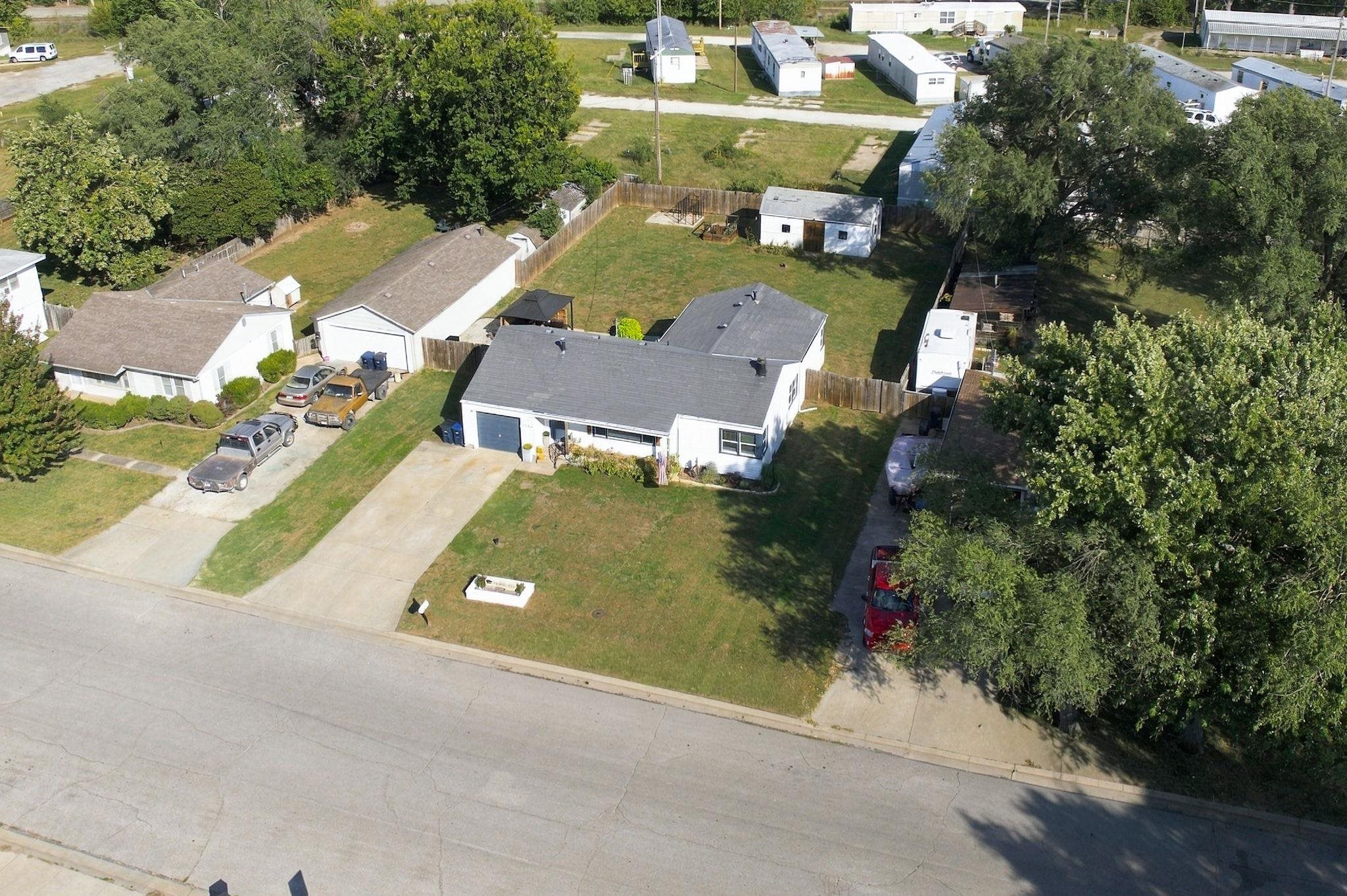 1106 N Taylor Property Photo 3