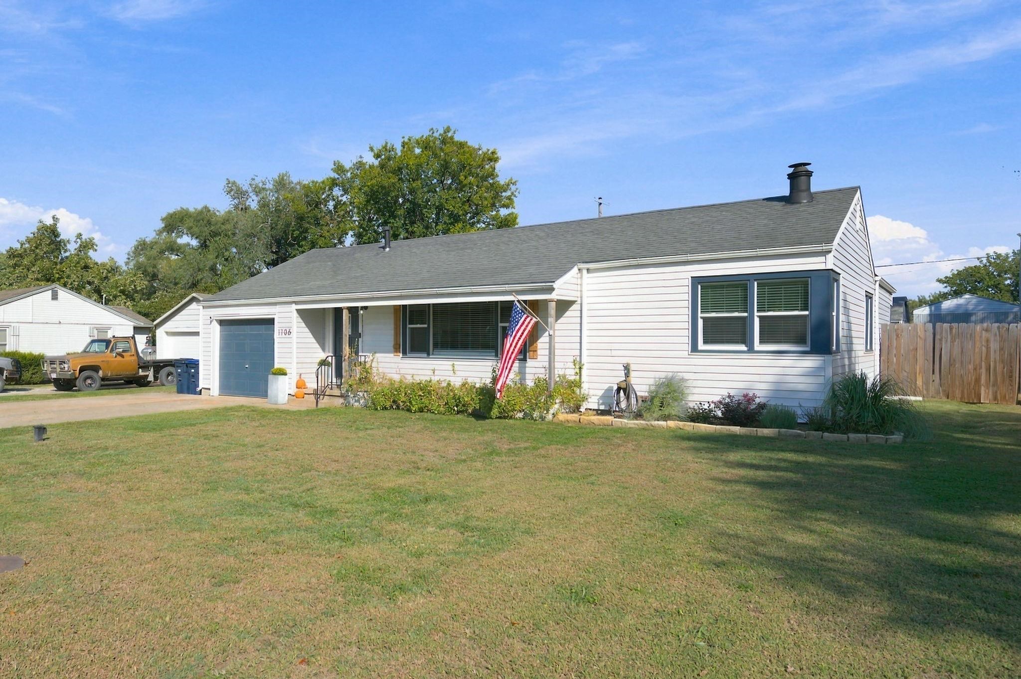 1106 N Taylor Property Photo 4