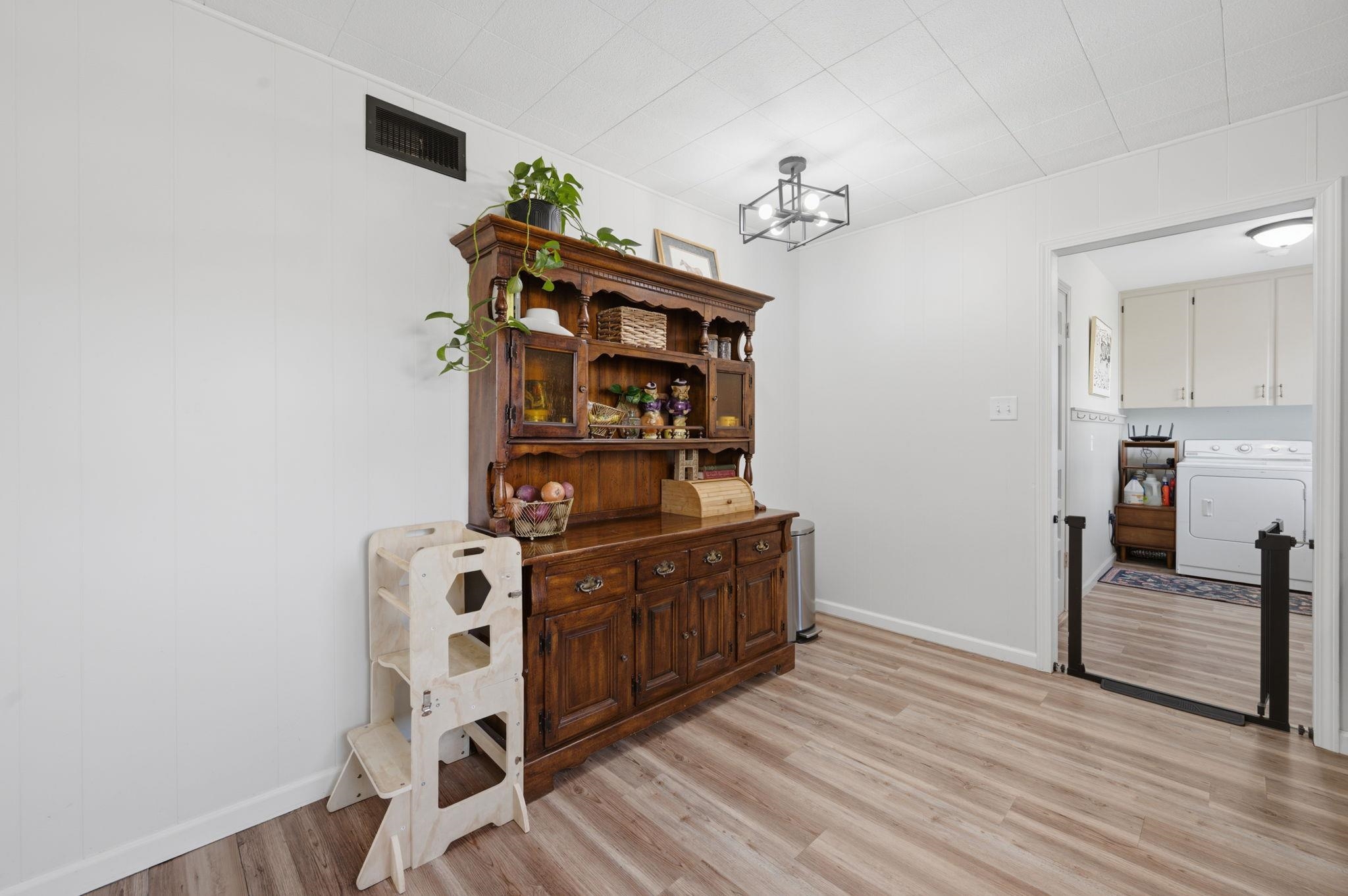 1106 N Taylor Property Photo 13