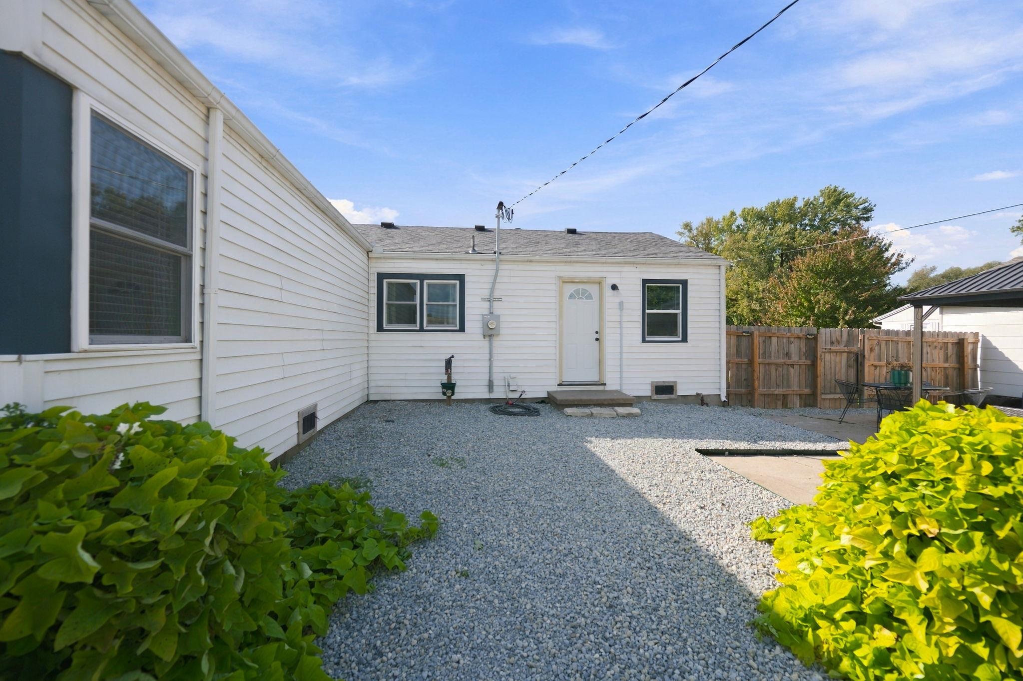 1106 N Taylor Property Photo 22