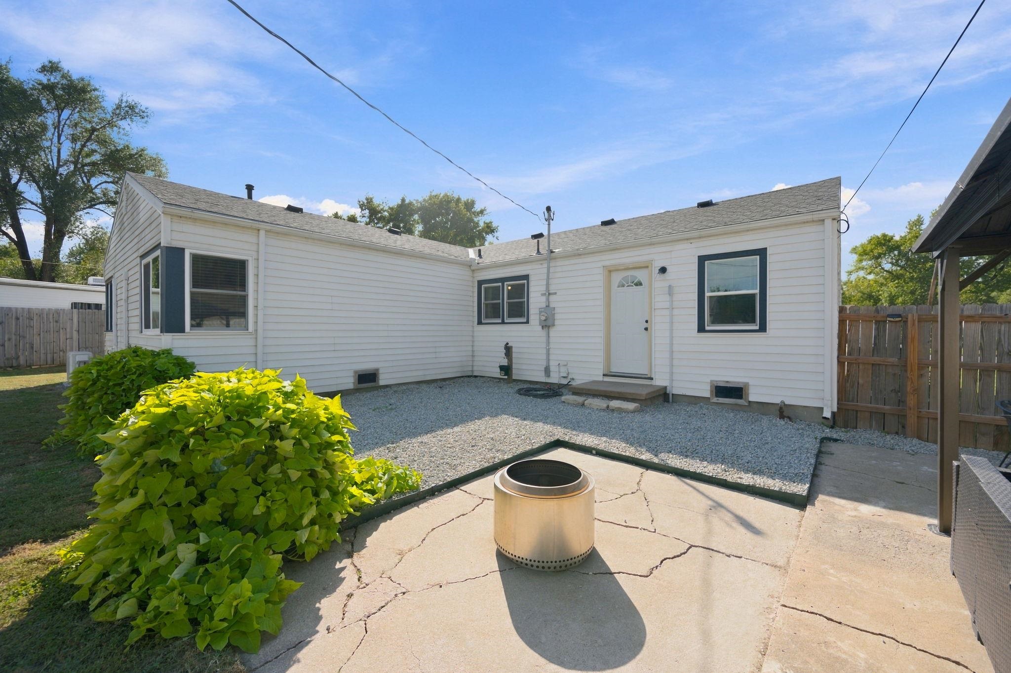 1106 N Taylor Property Photo 23