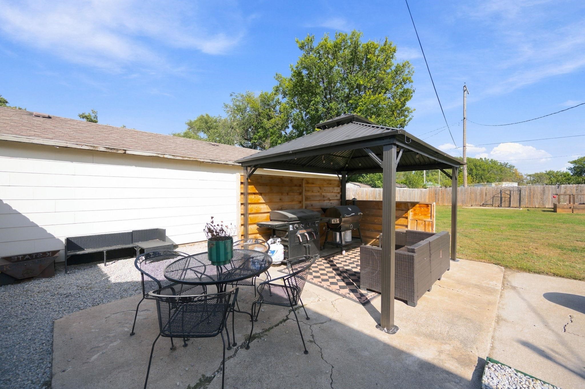 1106 N Taylor Property Photo 24