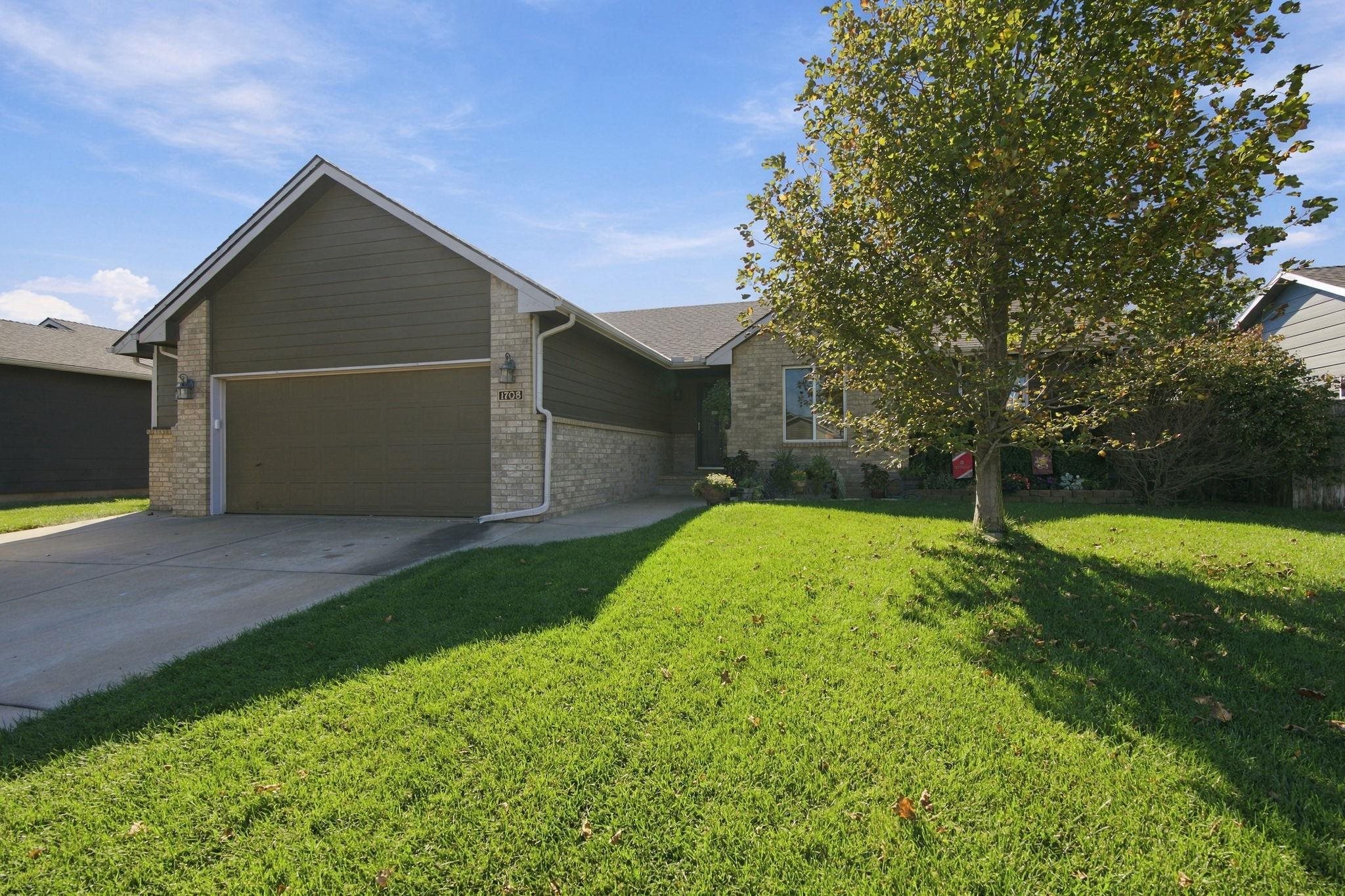 1708 N Cleary Ln Property Photo 2