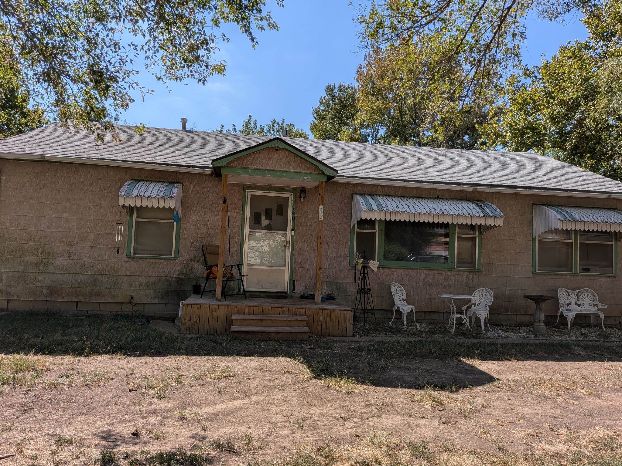 140 N Circle Dr Property Photo 1