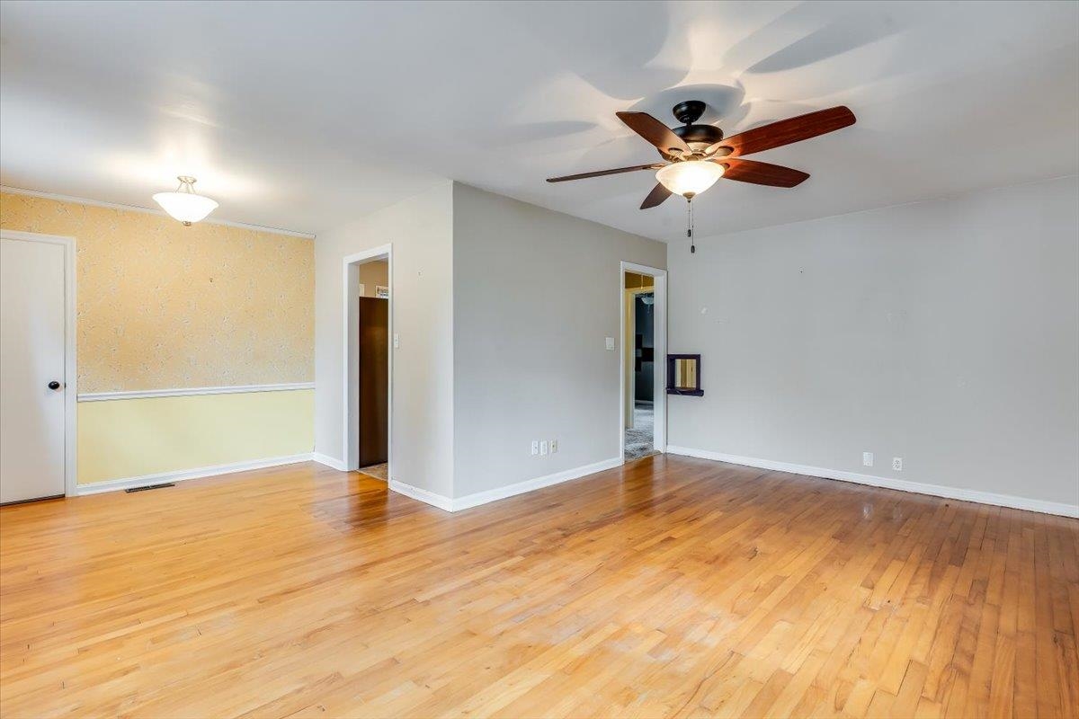 932 N Ridgewood Property Photo 3