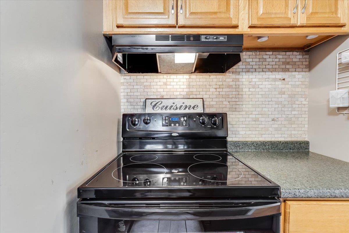 932 N Ridgewood Property Photo 6