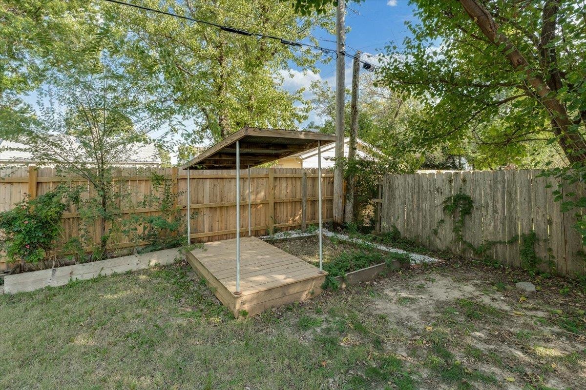 932 N Ridgewood Property Photo 22