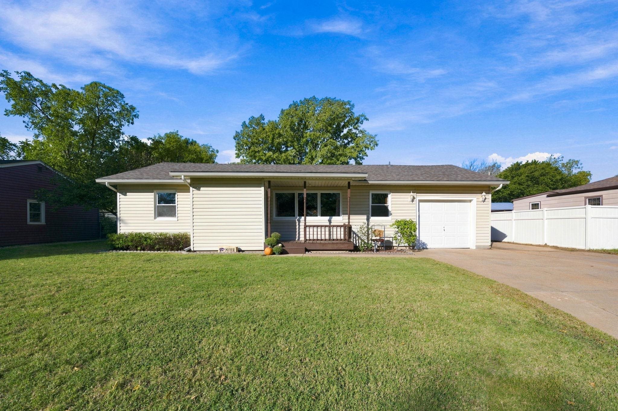 627 S Opal St Property Photo 1