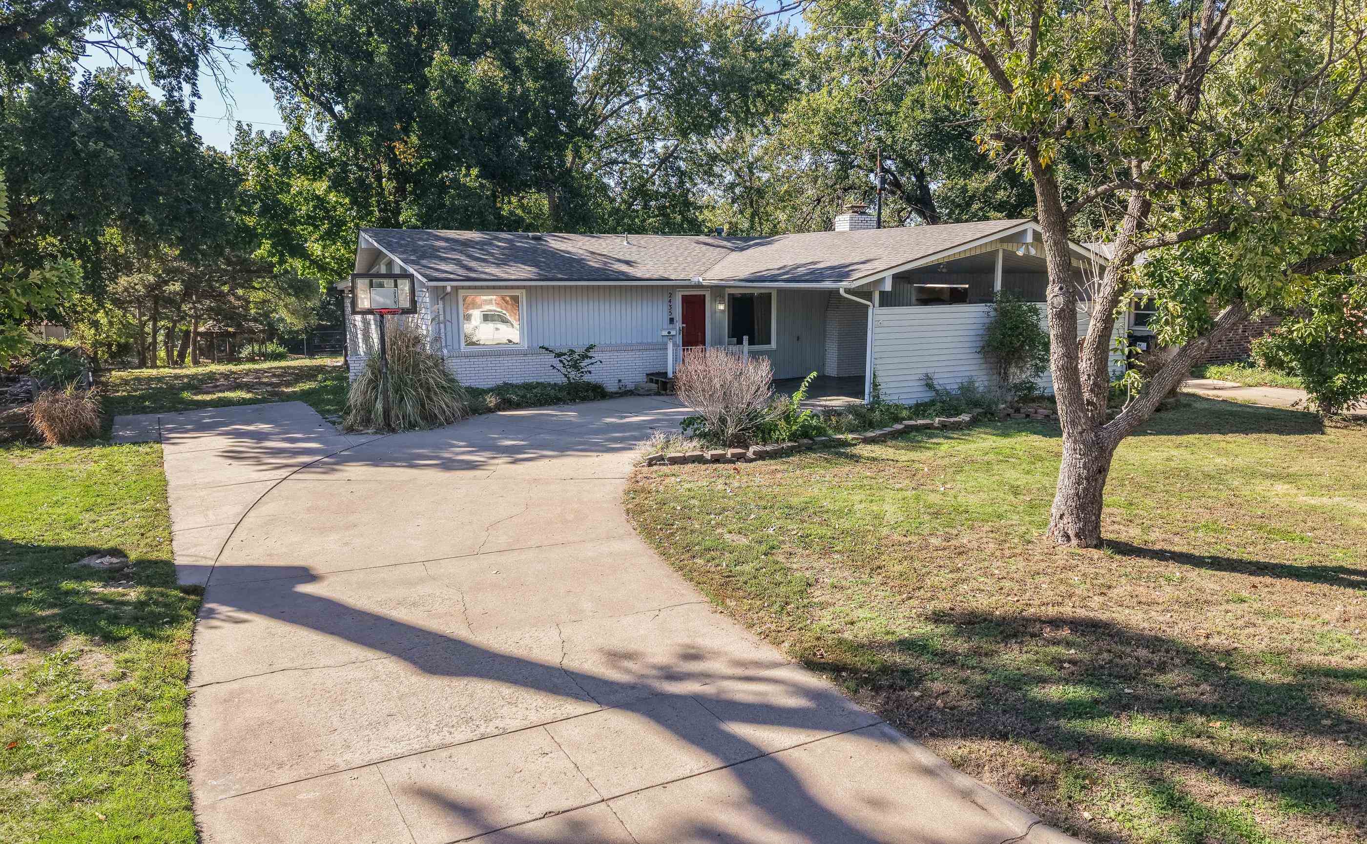 2435 N Porter Ave Property Photo 1