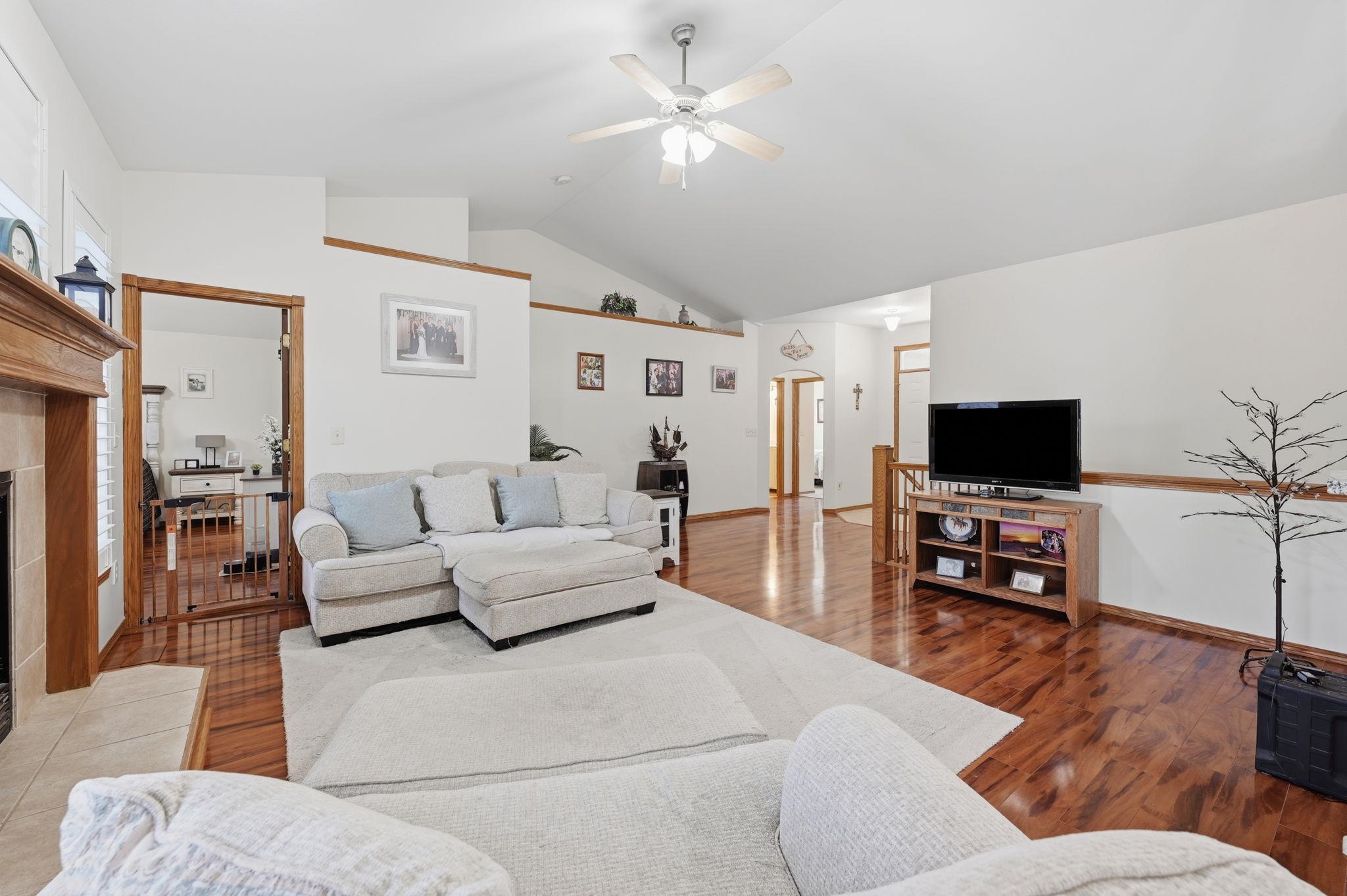 2419 S Westgate Property Photo 4