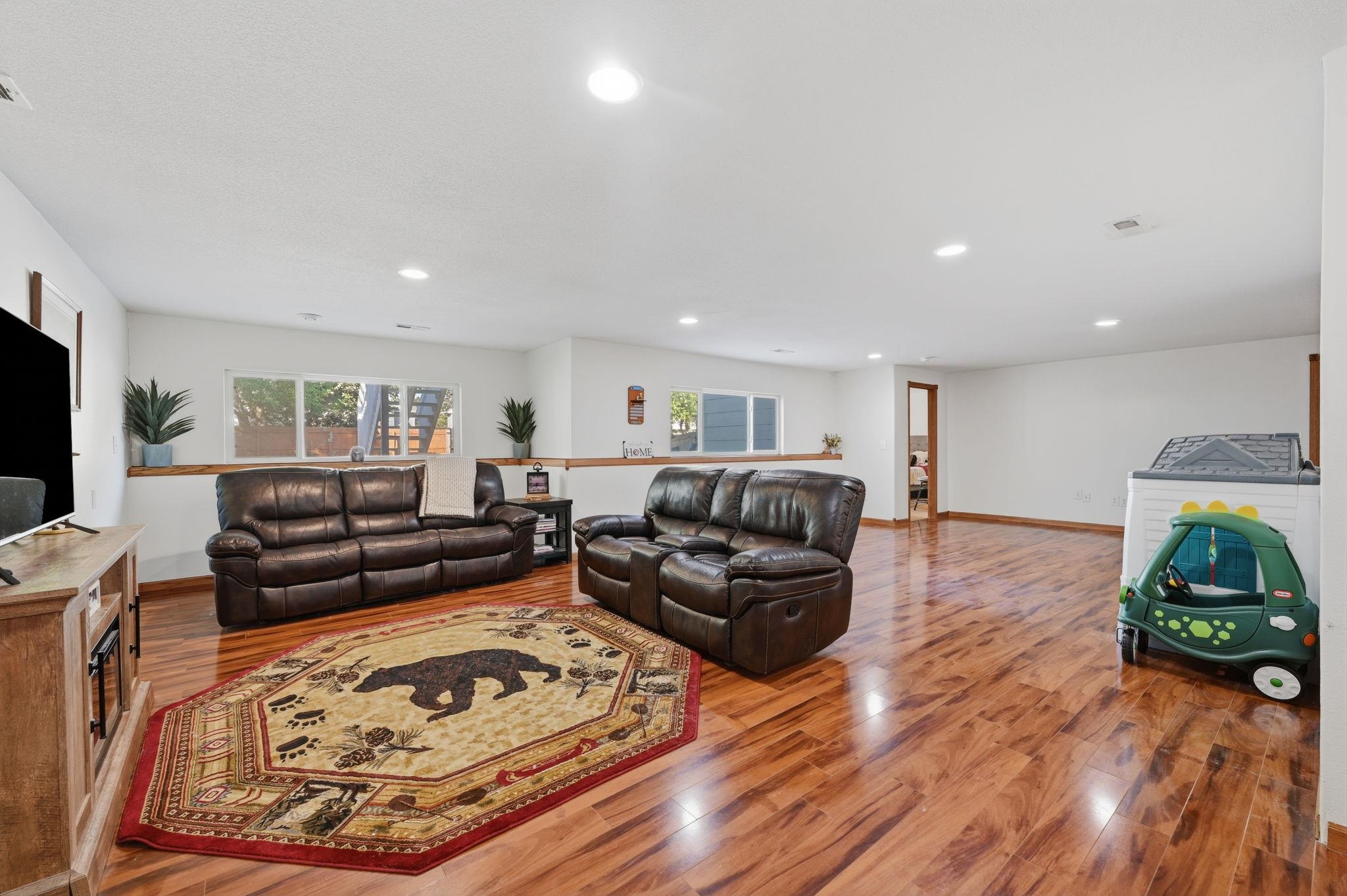 2419 S Westgate Property Photo 19