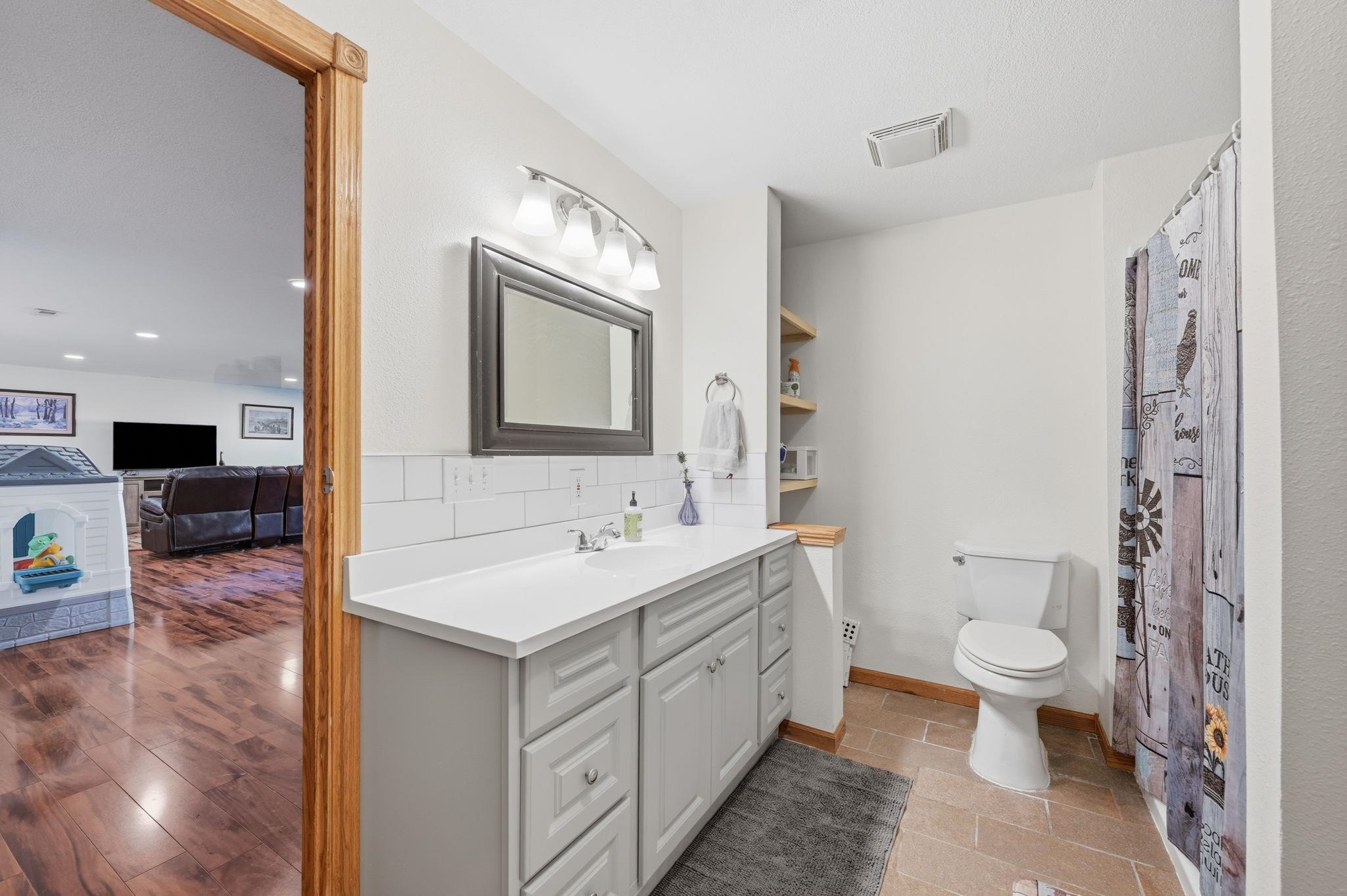 2419 S Westgate Property Photo 23