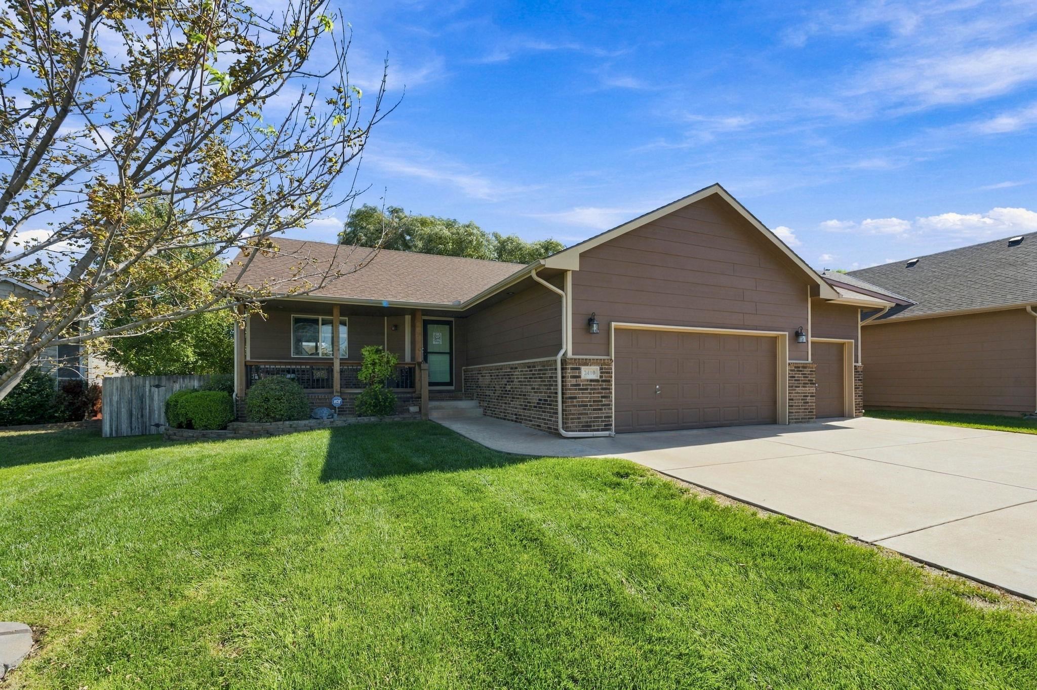 2410 S Fieldcrest Cir Property Photo 1