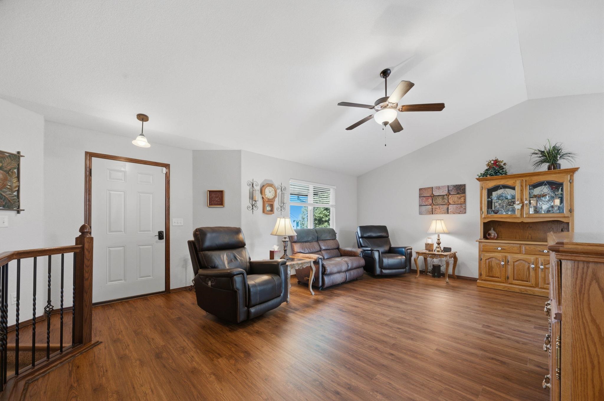 2410 S Fieldcrest Cir Property Photo 4