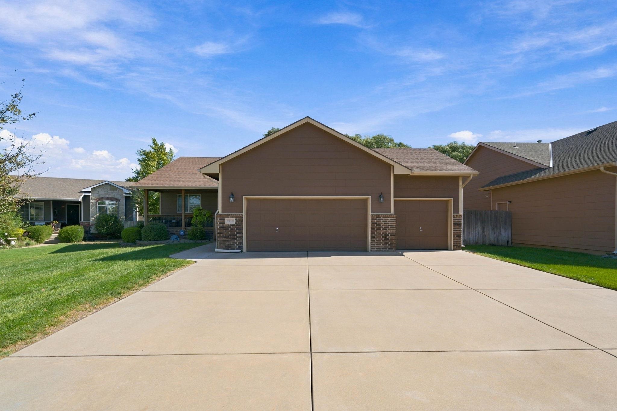 2410 S Fieldcrest Cir Property Photo 9