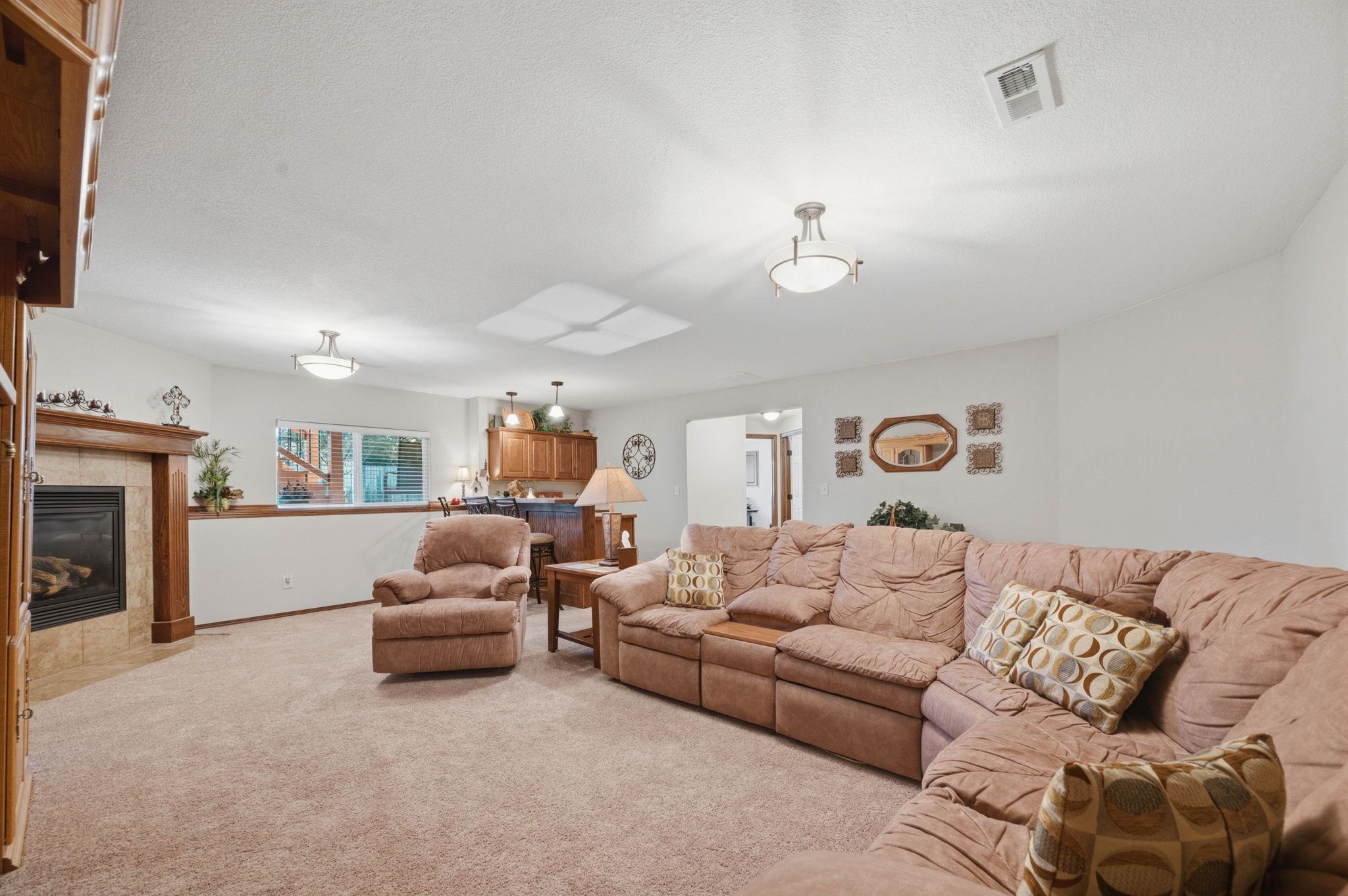2410 S Fieldcrest Cir Property Photo 22