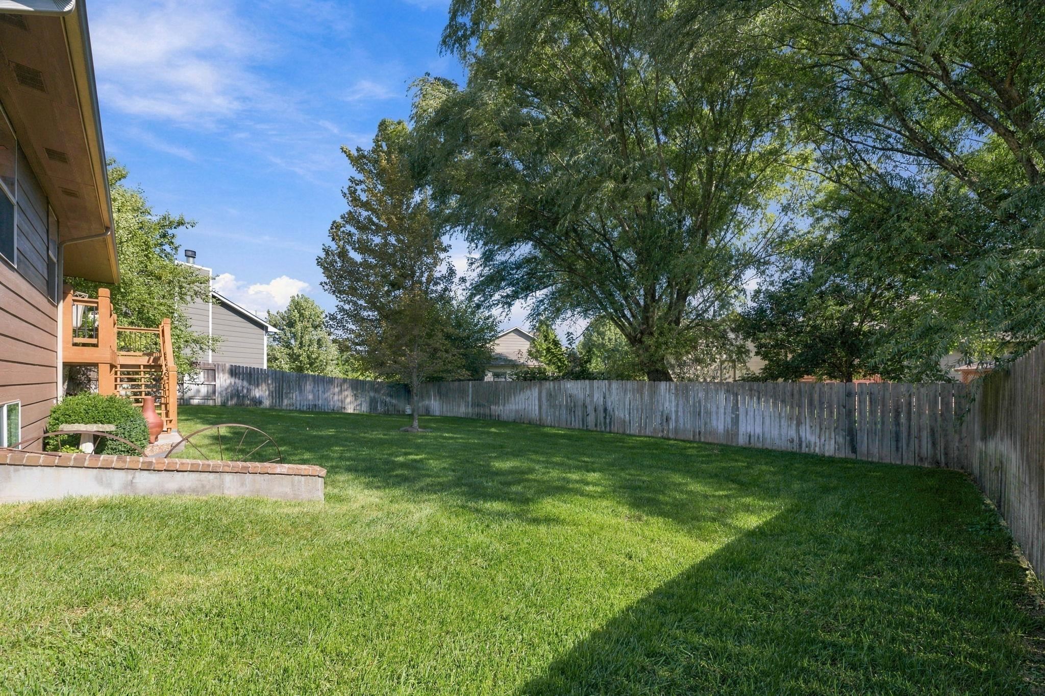 2410 S Fieldcrest Cir Property Photo 26