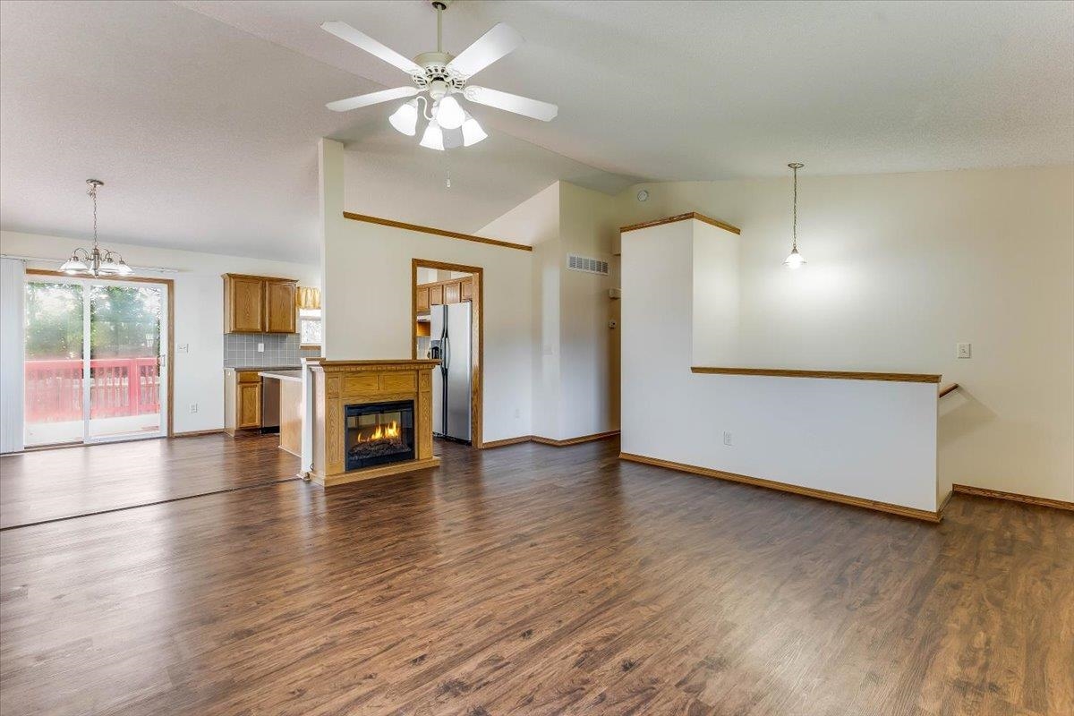4532 S Greenwood Property Photo 4