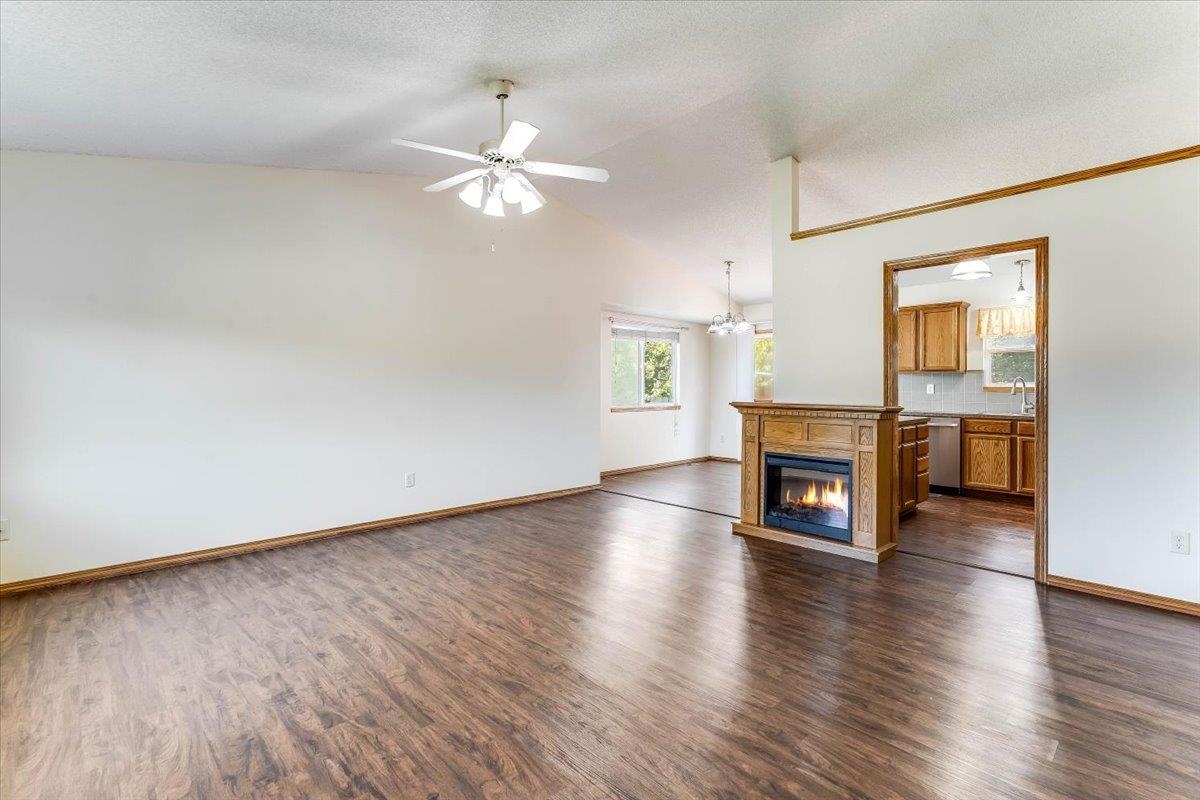 4532 S Greenwood Property Photo 5
