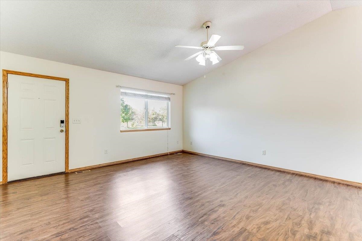 4532 S Greenwood Property Photo 6