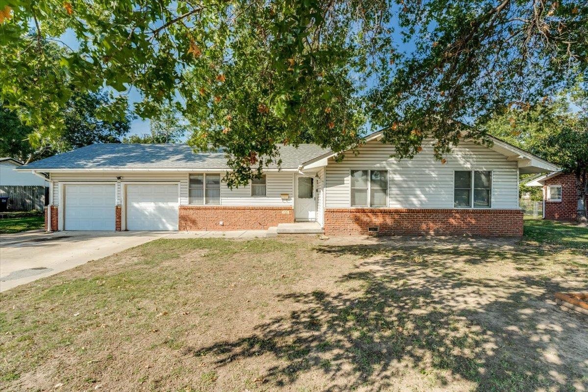 715 N Country Acres Ave. Property Photo 1