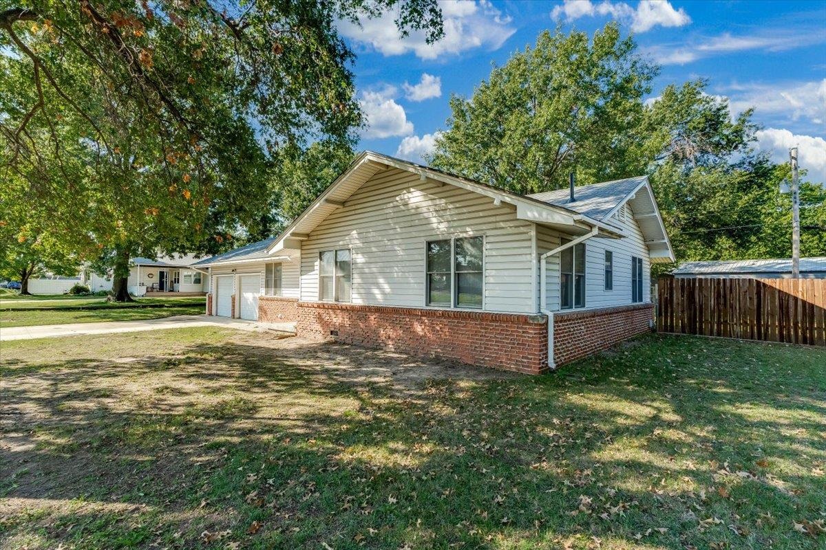715 N Country Acres Ave. Property Photo 2