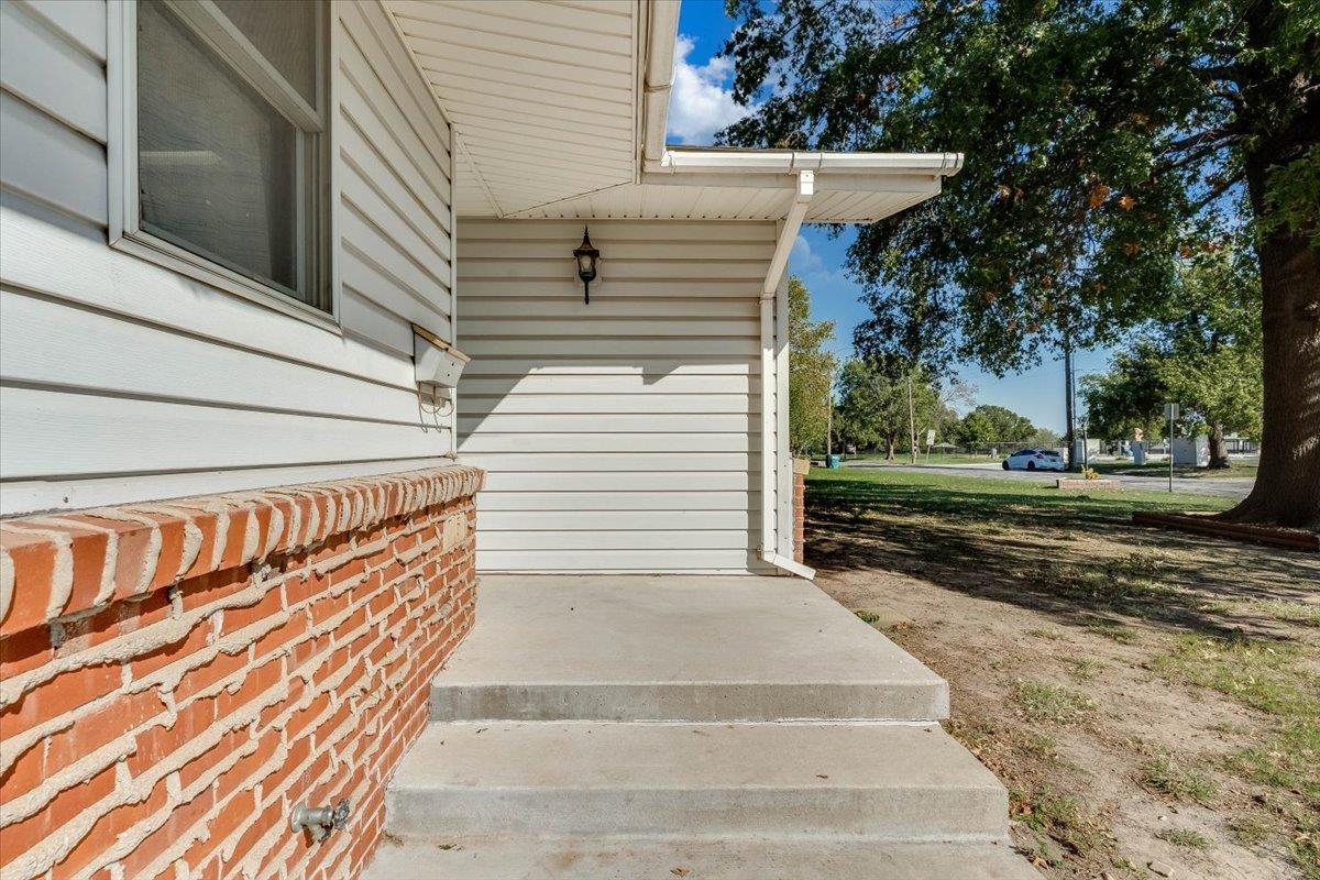 715 N Country Acres Ave. Property Photo 5