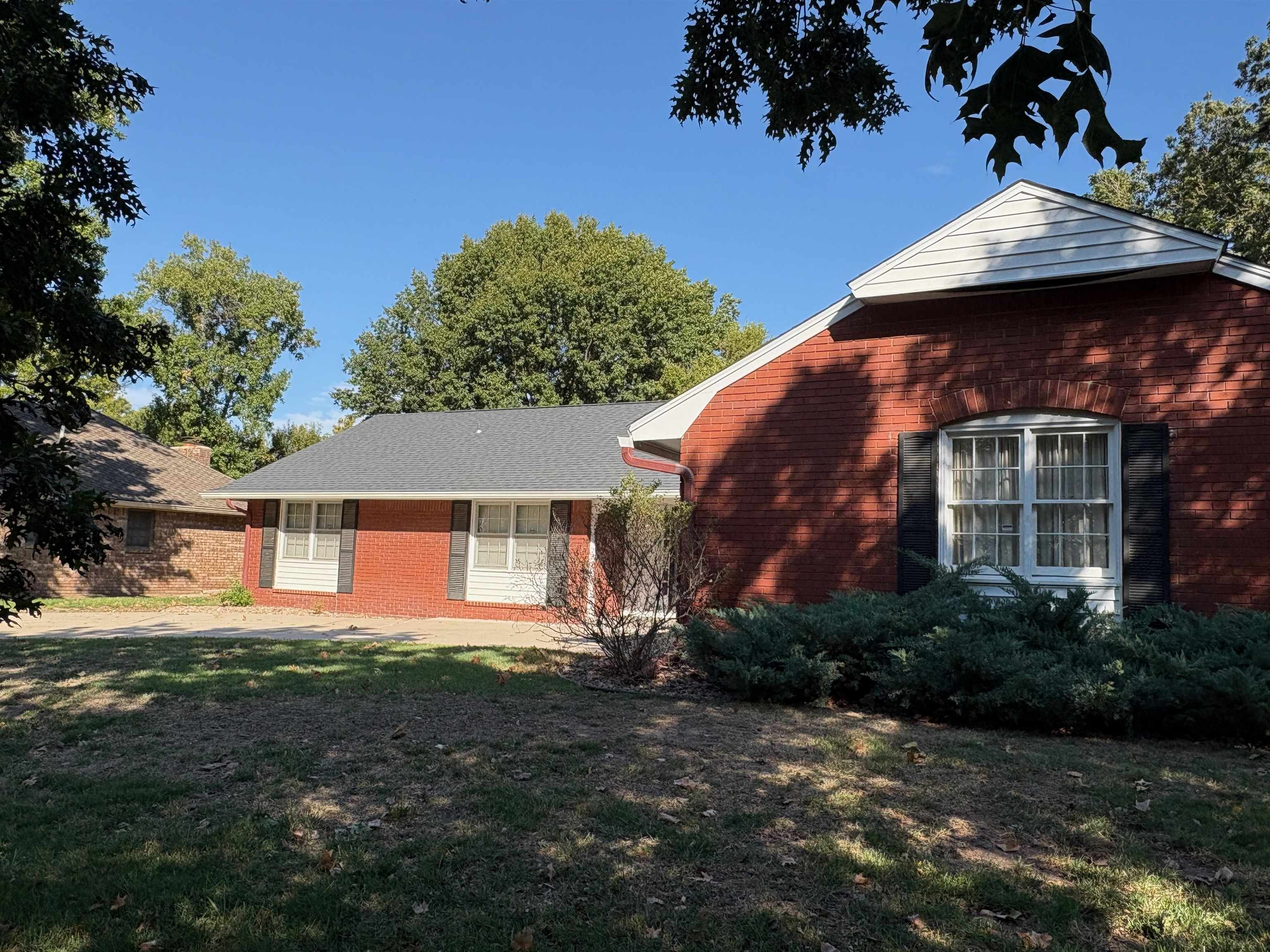 8310 E Brentmoor Lane Property Photo 1