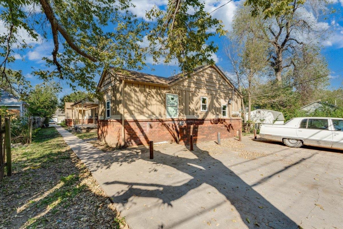 1512 S Pattie Property Photo 1