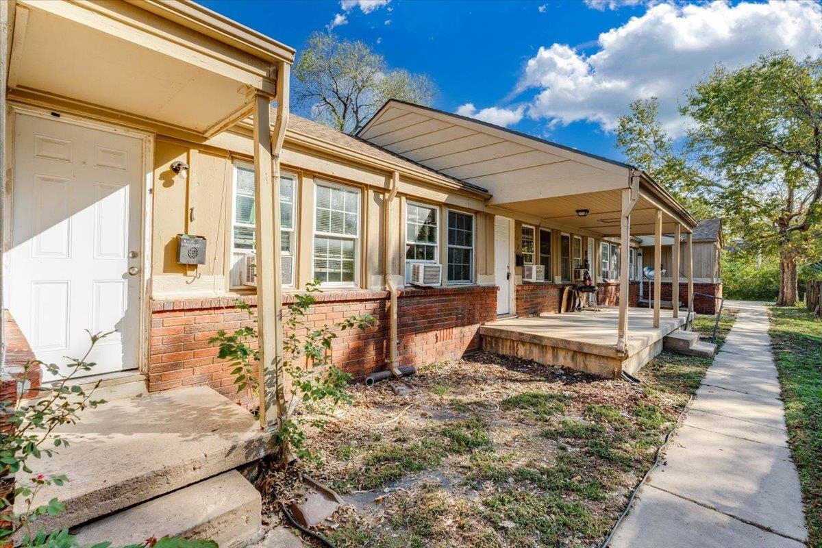1512 S Pattie Property Photo 2