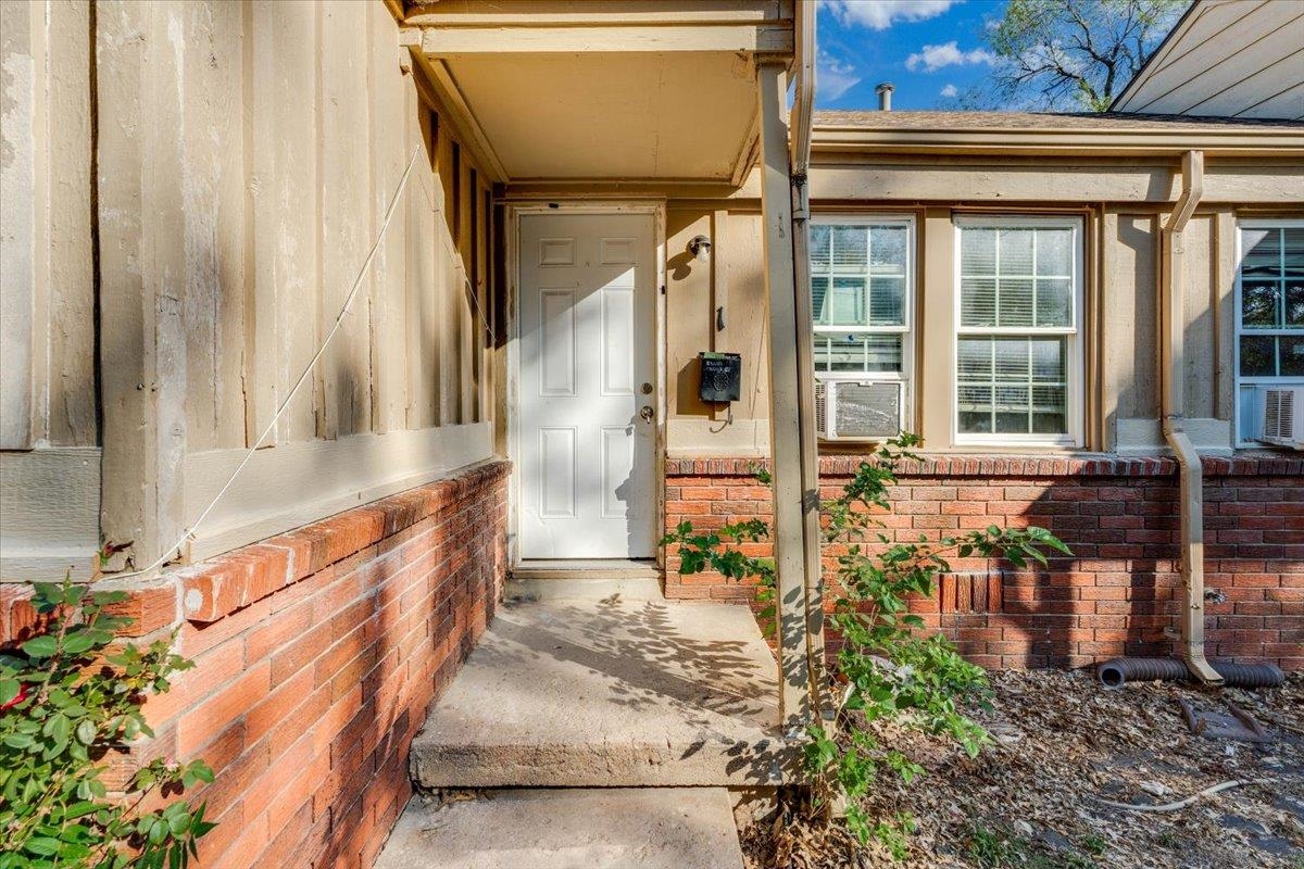 1512 S Pattie Property Photo 3