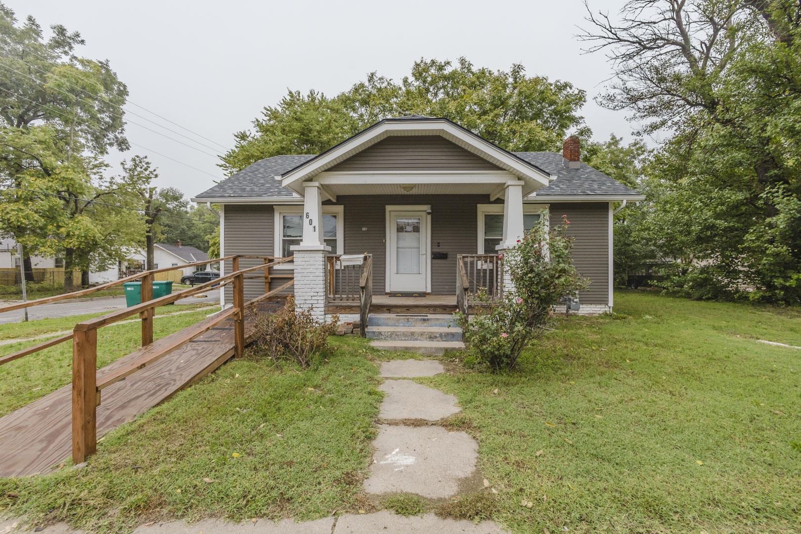 601 N Chautauqua Property Photo 1