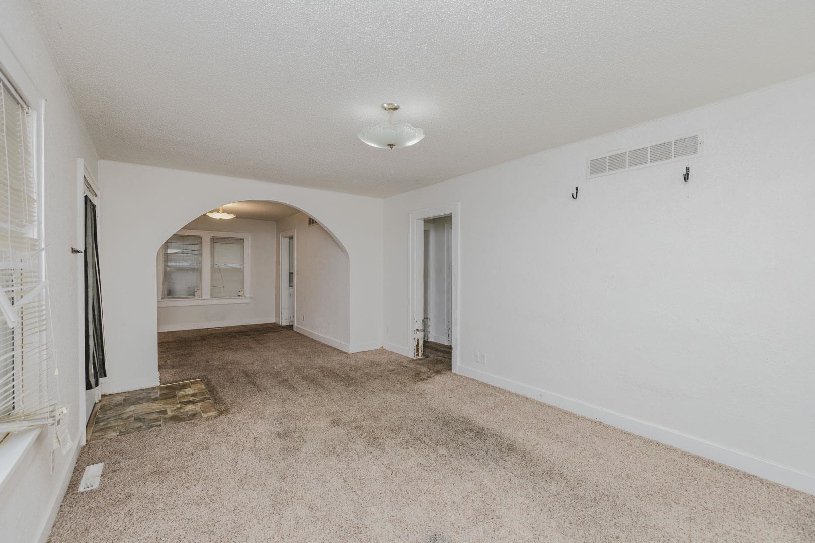 601 N Chautauqua Property Photo 5
