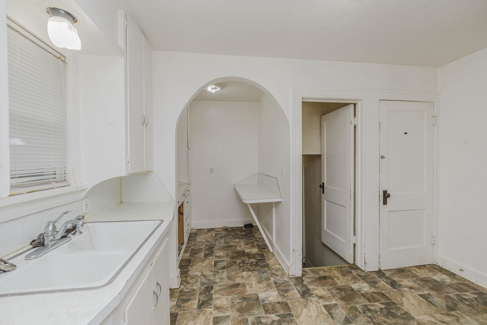 601 N Chautauqua Property Photo 7