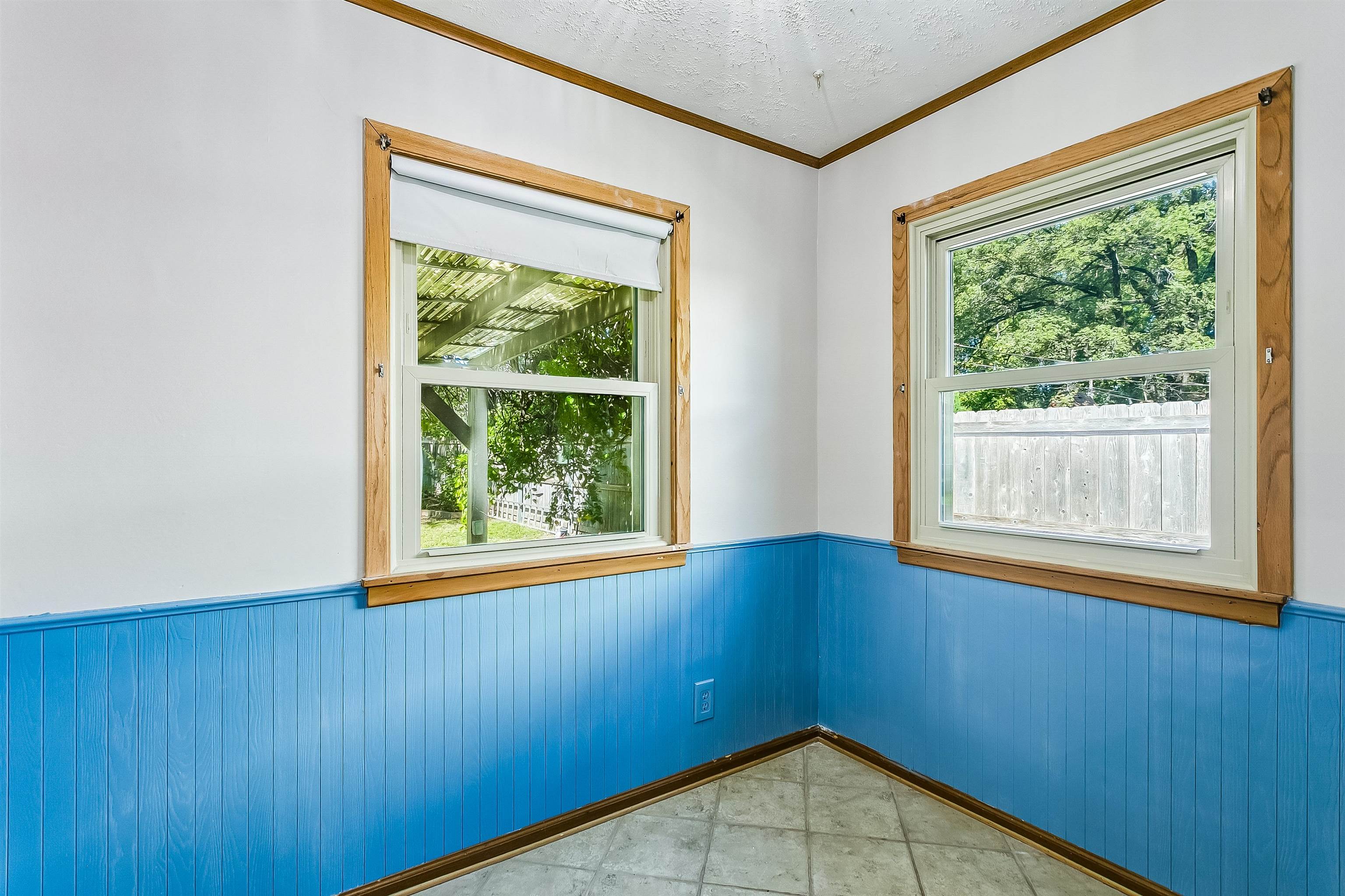 1221 N Derby Ave Property Photo 11