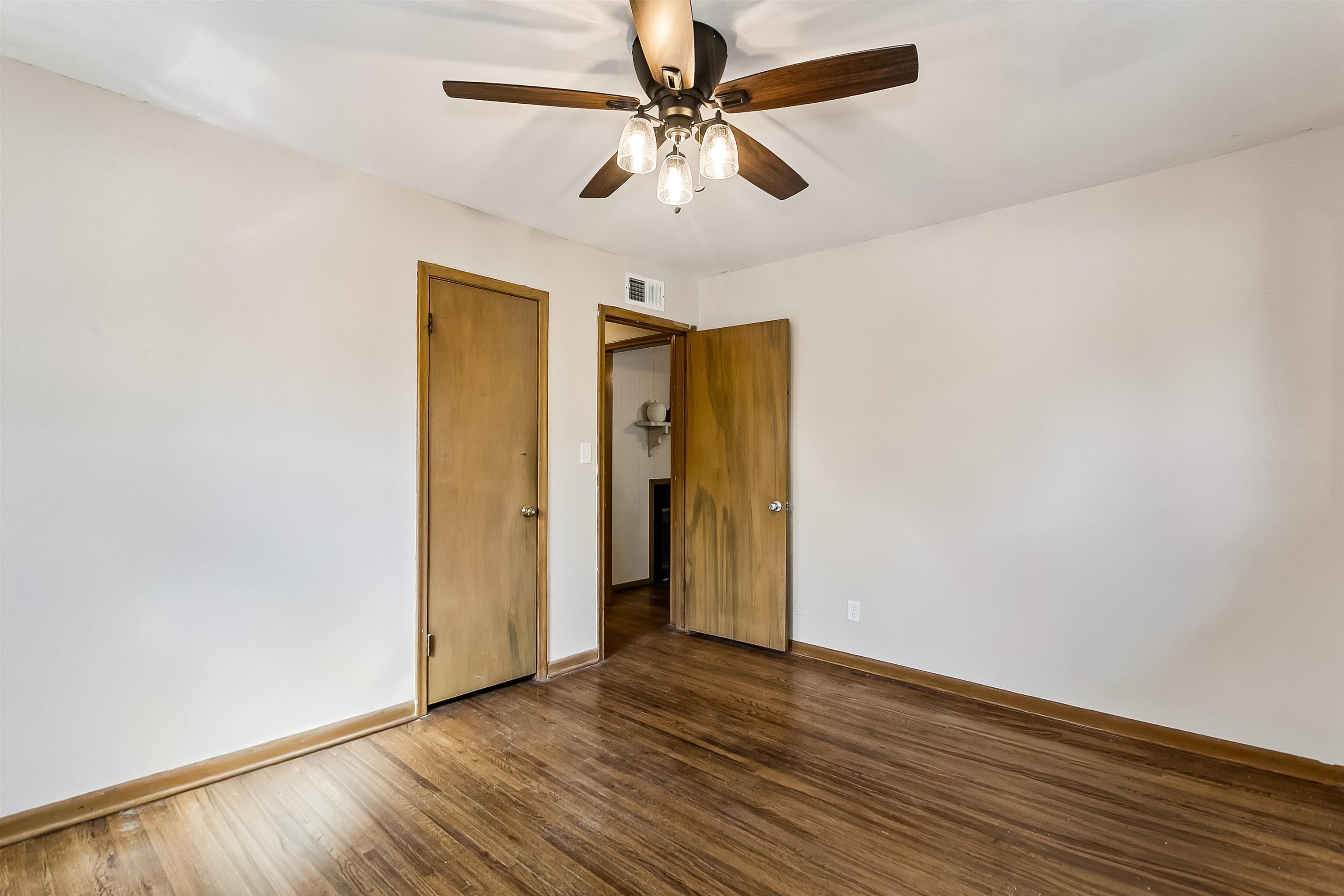 1221 N Derby Ave Property Photo 14