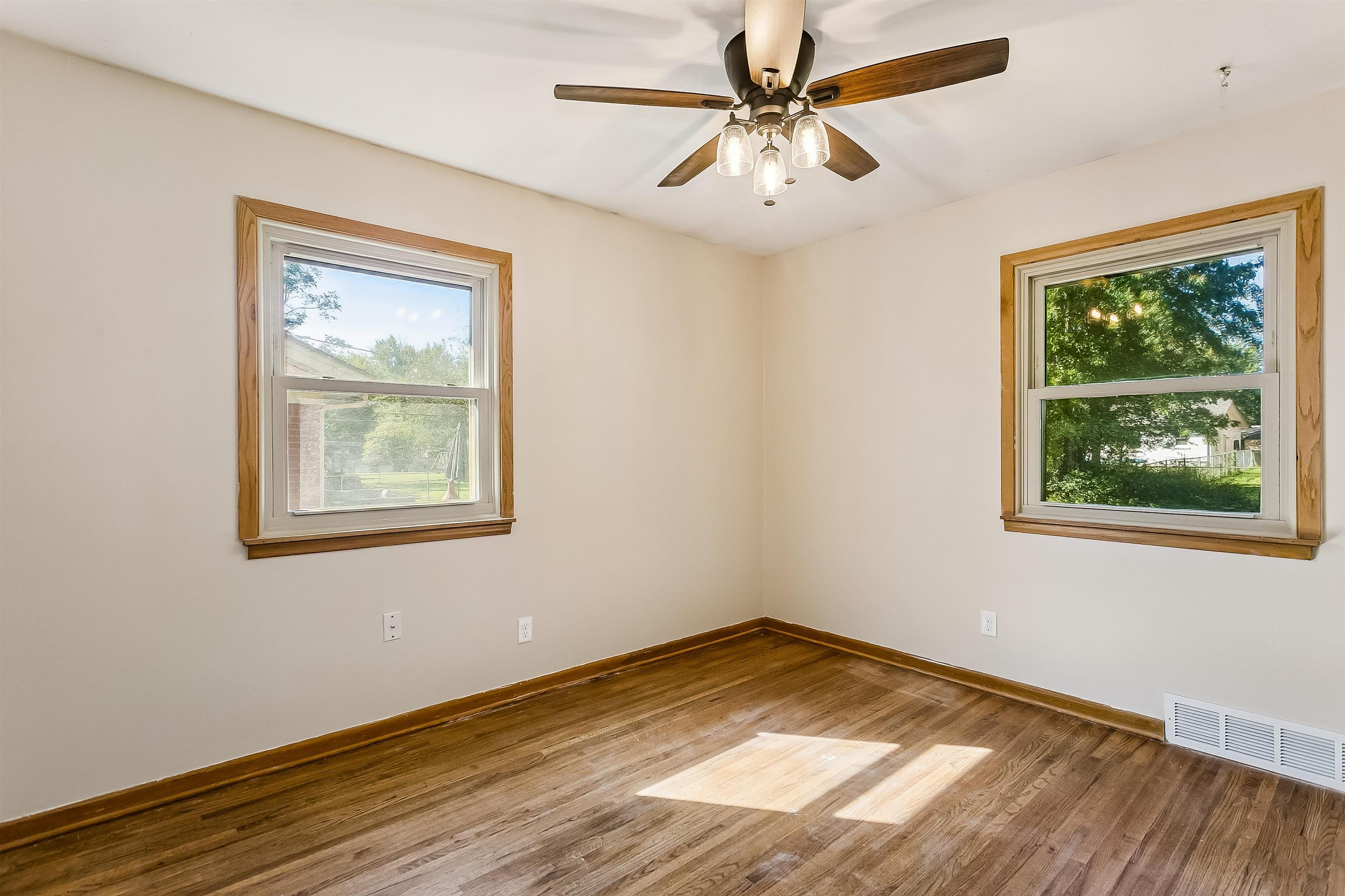 1221 N Derby Ave Property Photo 15