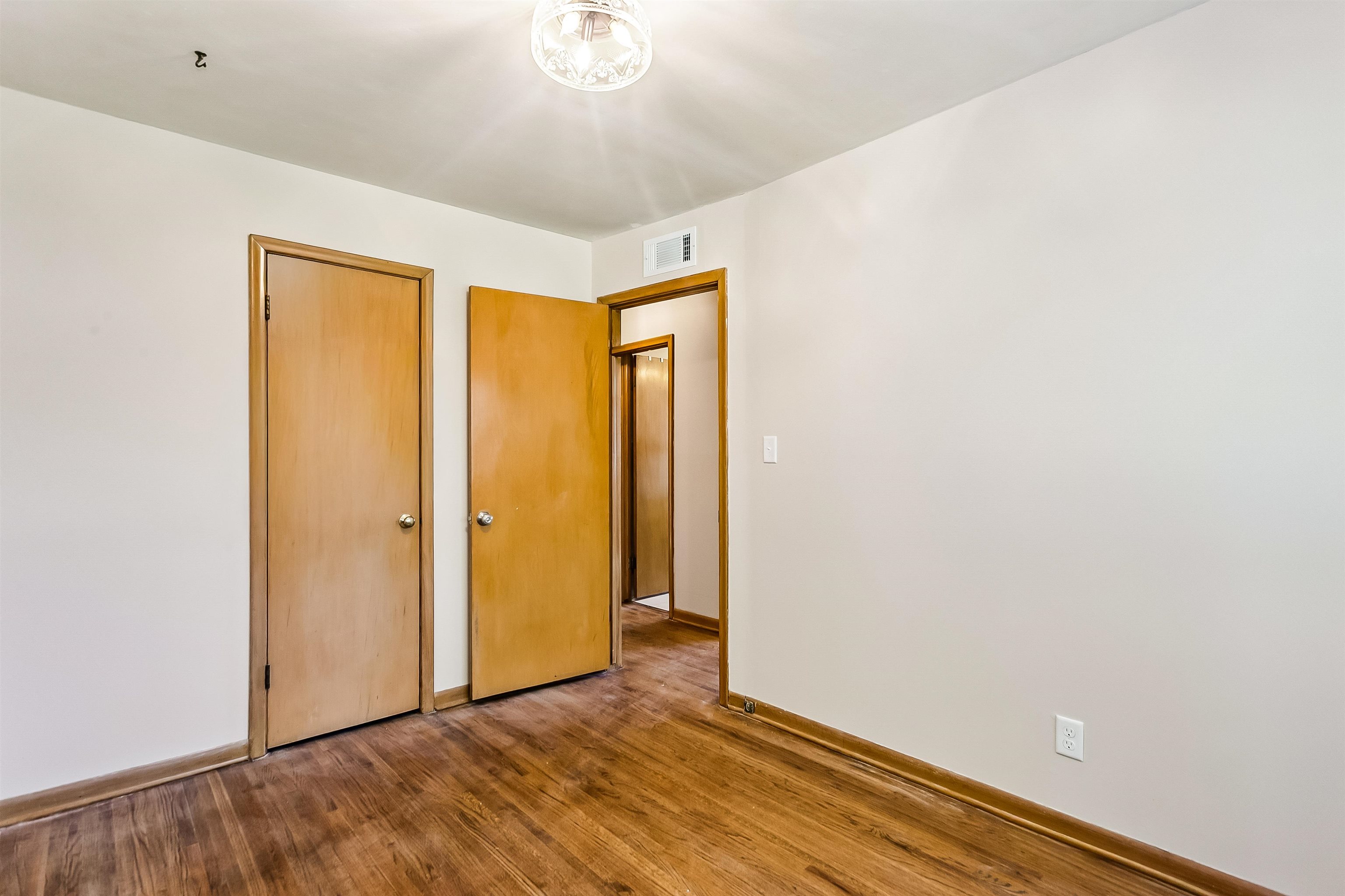 1221 N Derby Ave Property Photo 18