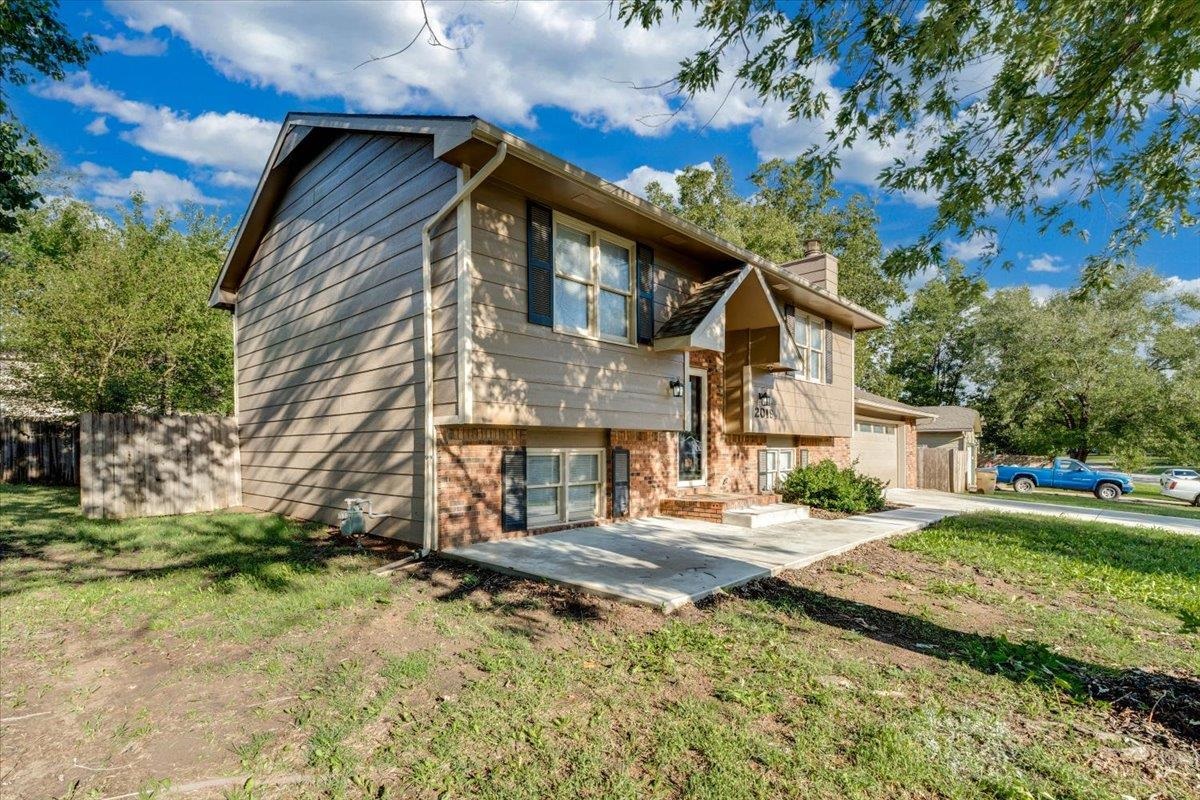 2019 N Forest Park Property Photo 2