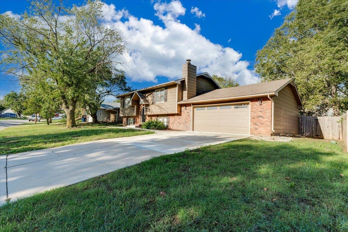 2019 N Forest Park Property Photo 3