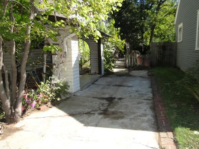 636 N Belmont Ave. Property Photo 4