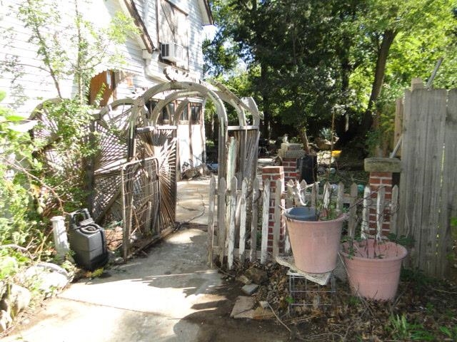 636 N Belmont Ave. Property Photo 6