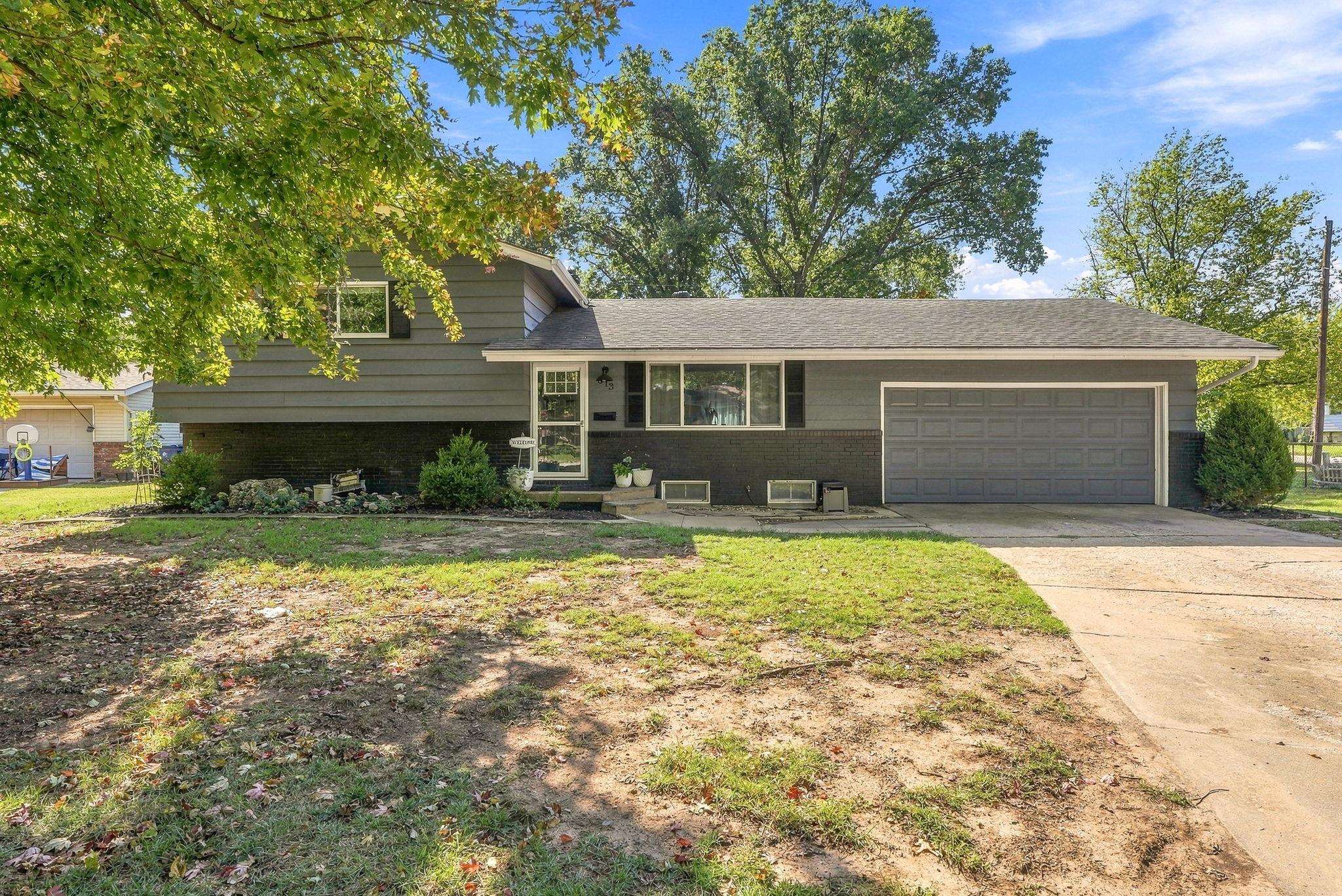 813 E Park Lane Ct Property Photo 1