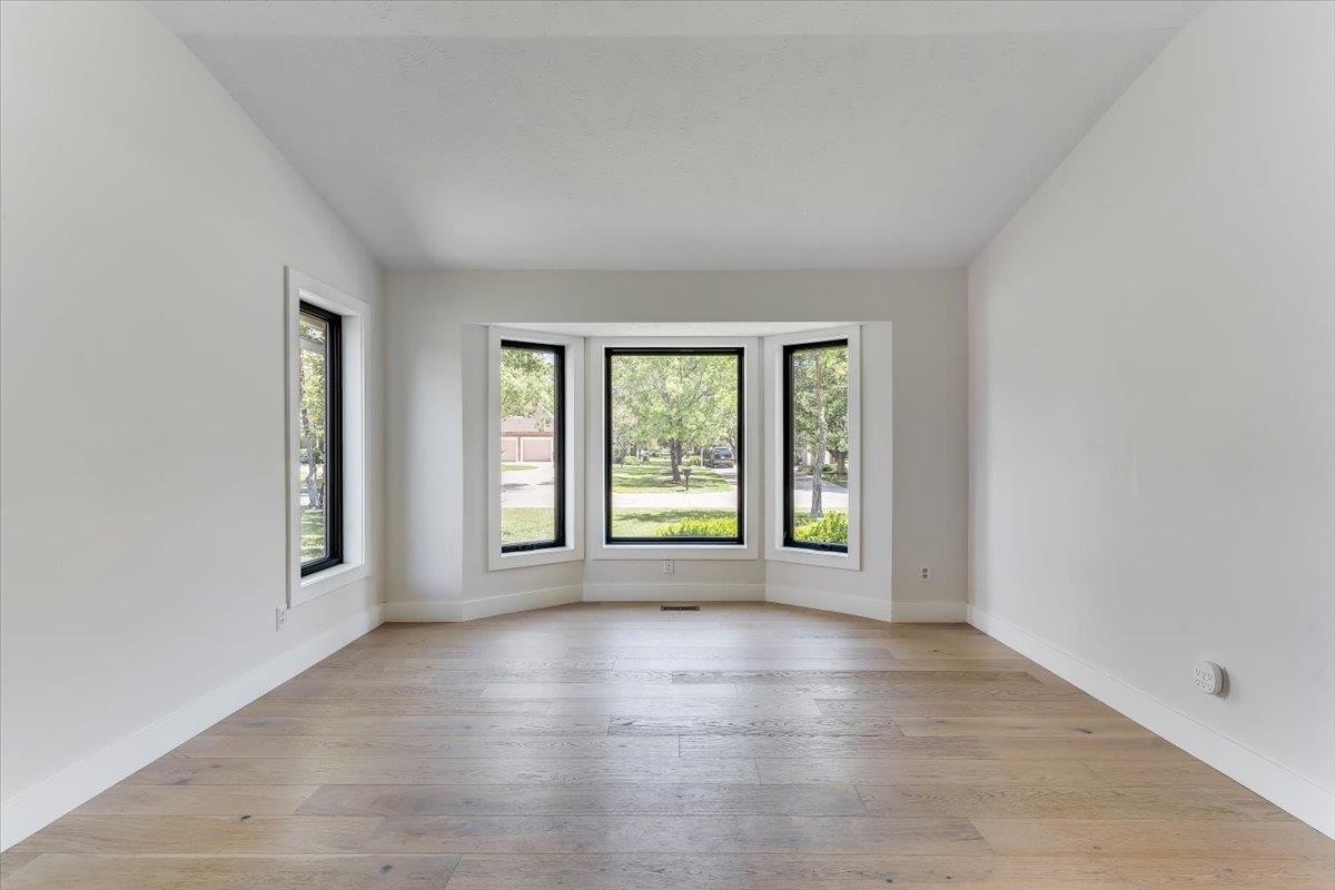 5 N Sandalwood St Property Photo 7