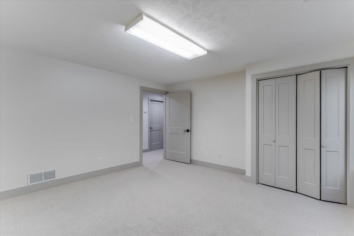 5 N Sandalwood St Property Photo 28