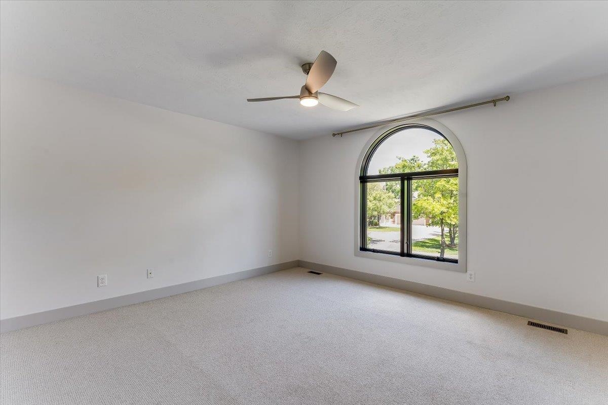 5 N Sandalwood St Property Photo 29