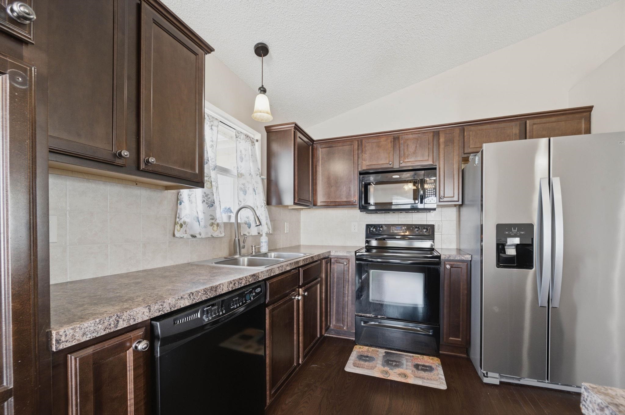 2422 N Woodridge Property Photo 10
