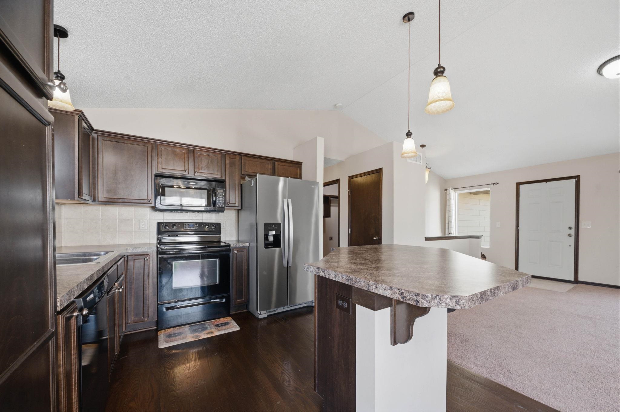 2422 N Woodridge Property Photo 11
