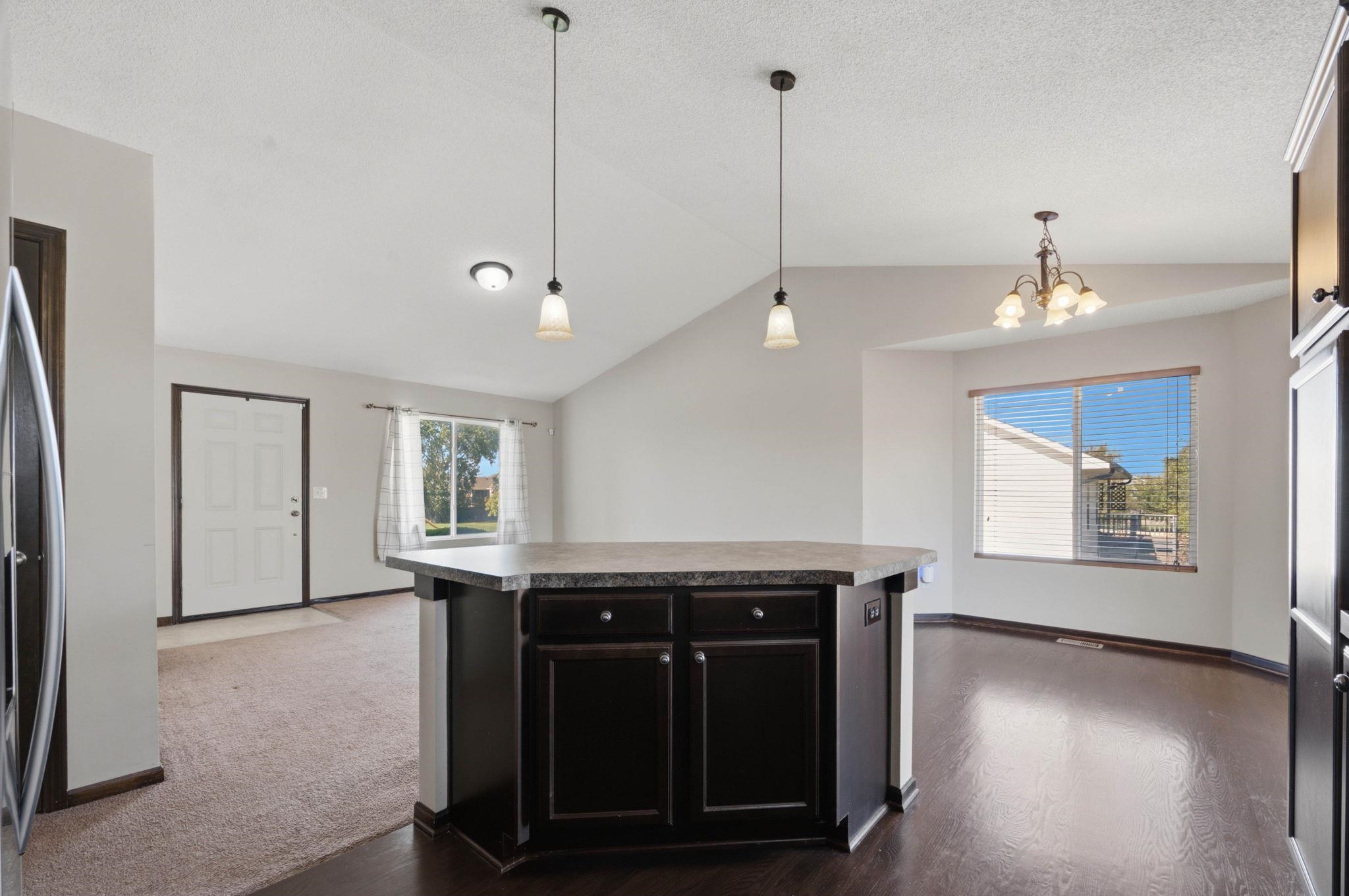2422 N Woodridge Property Photo 12