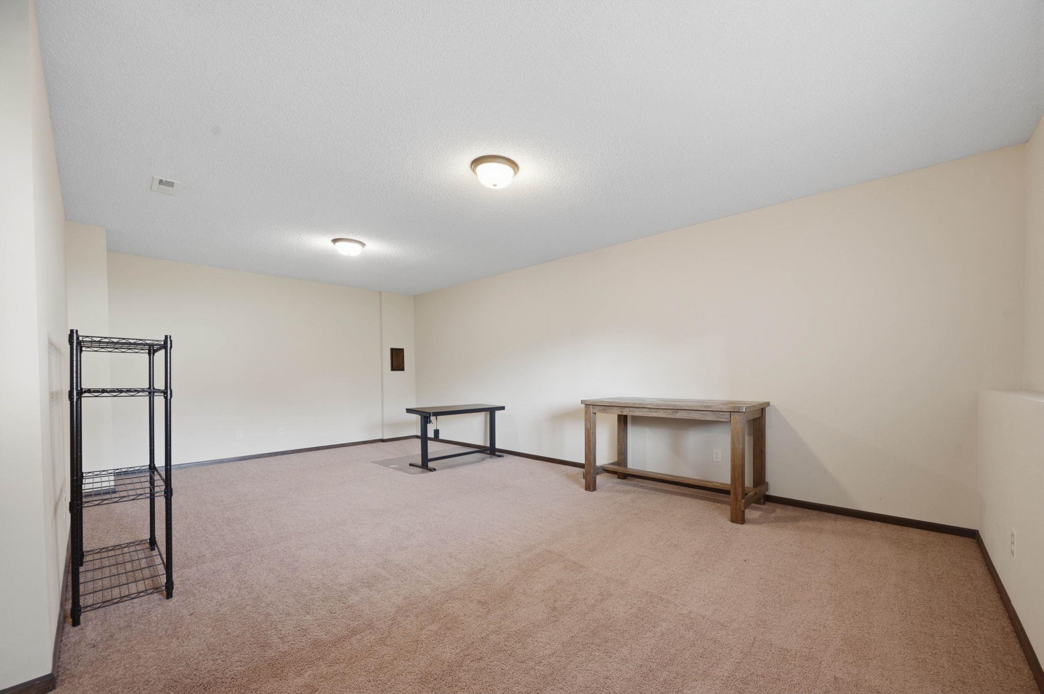 2422 N Woodridge Property Photo 20
